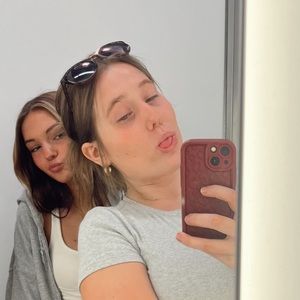 Meet your Posher, Chloe